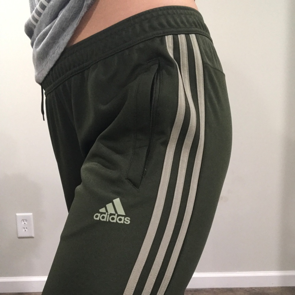 ADIDAS ARMY GREEN JOGGERS SIZE L